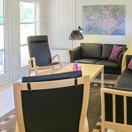 Casa de Férias Gorgeous In Aakirkeby With Wifi